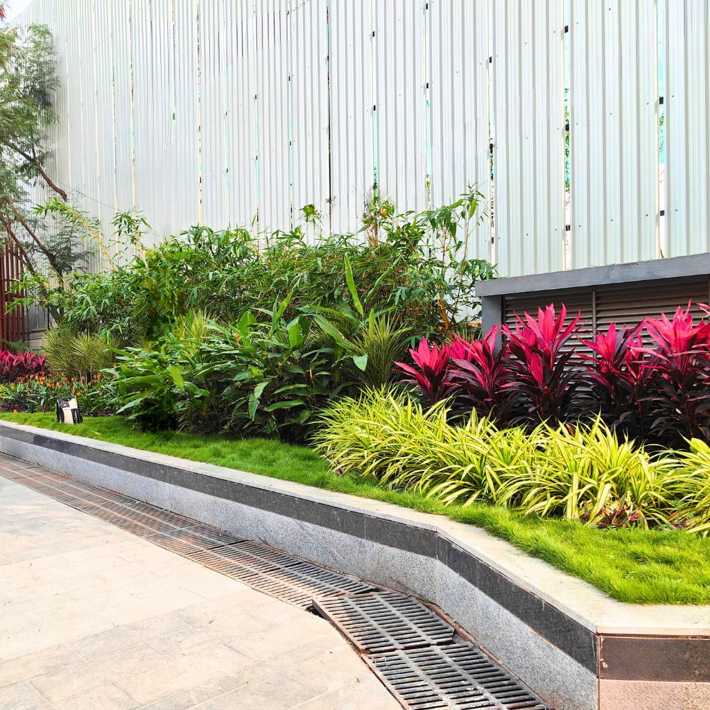 Pools & water features